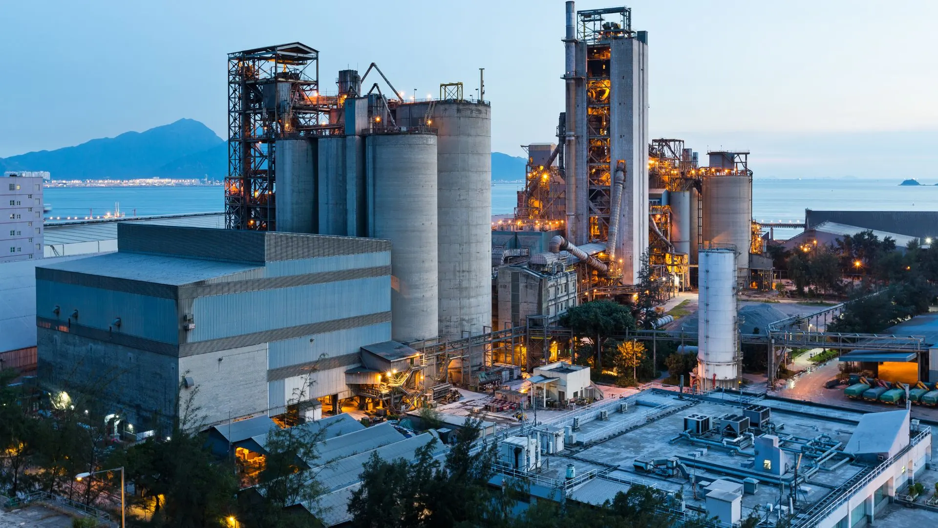 Equipos industriales en planta
